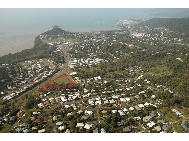82 Shute Harbour Road, Cannonvale QLD 4802