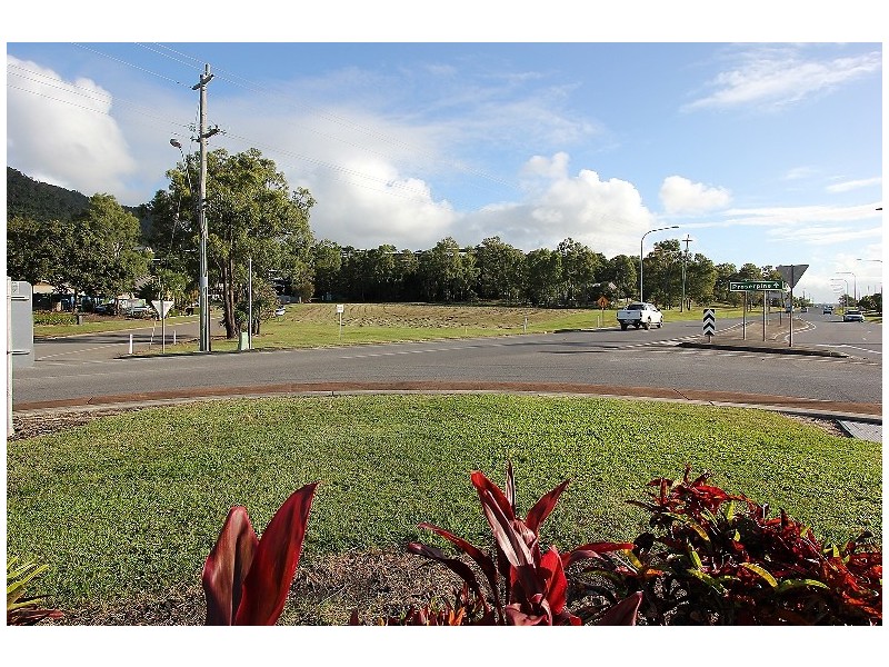 82 Shute Harbour Road, Cannonvale QLD 4802