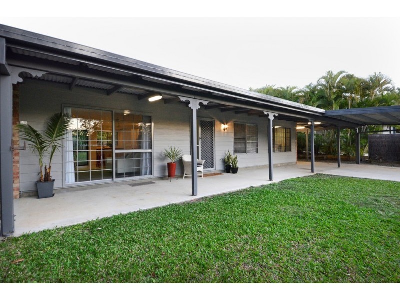 8 Cateran Close, Cannonvale QLD 4802