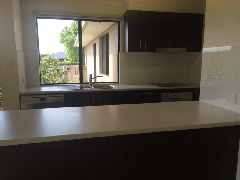 2/47 Endeavour Circuit, Cannonvale QLD 4802