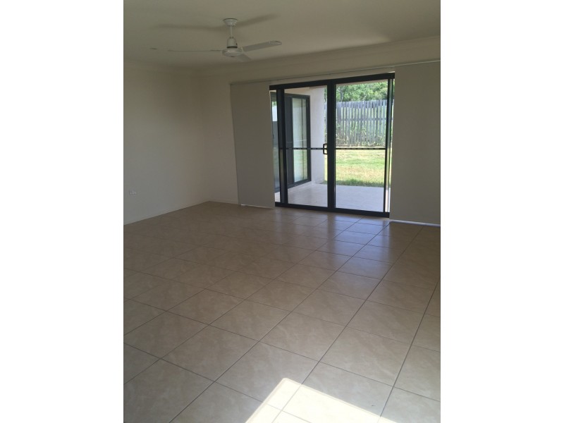 2/47 Endeavour Circuit, Cannonvale QLD 4802