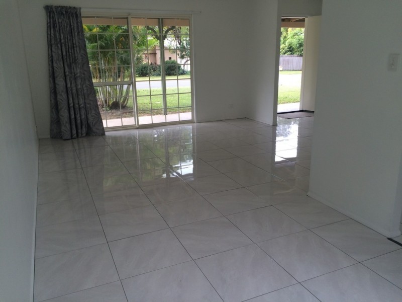 5 Hazelwood Crescent, Cannonvale QLD 4802