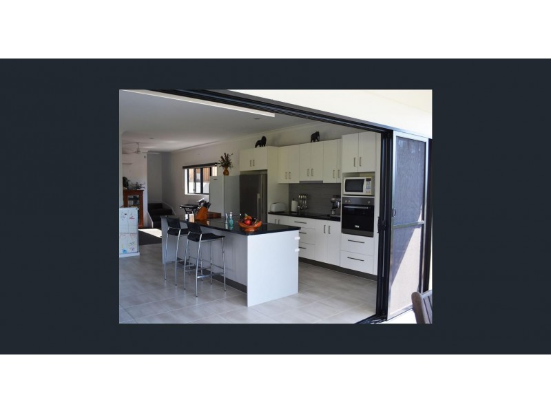 6 Parker Road, Cannonvale QLD 4802