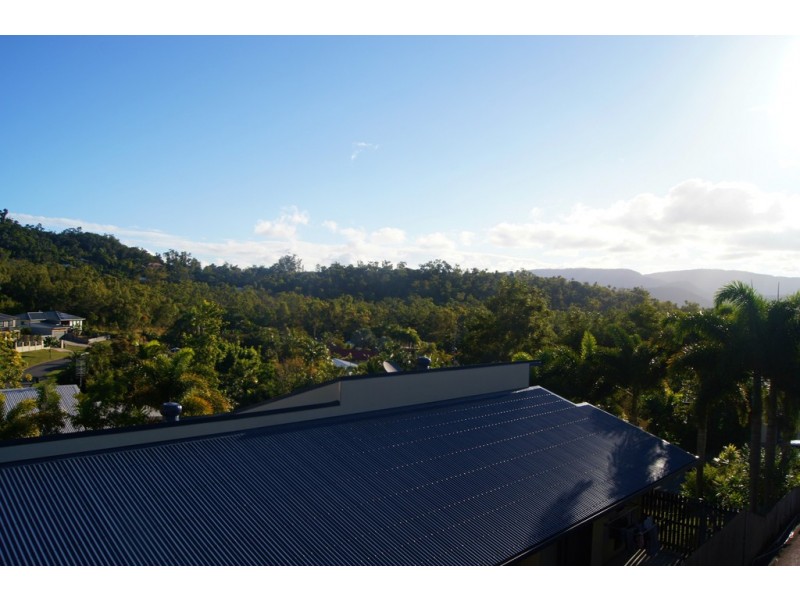 8/5 Border Drive, Cannonvale QLD 4802