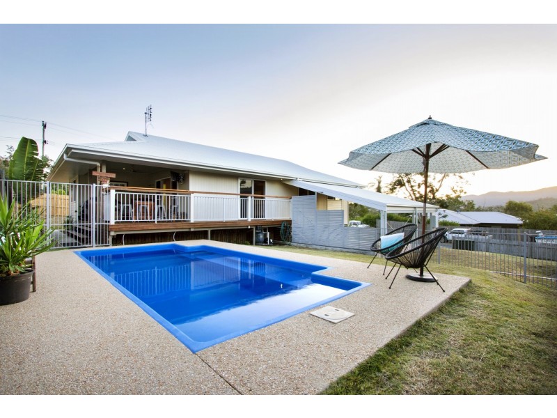 77 Country Road, Cannonvale QLD 4802