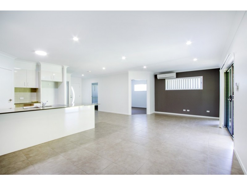 55 South Molle Boulevard, Cannonvale QLD 4802