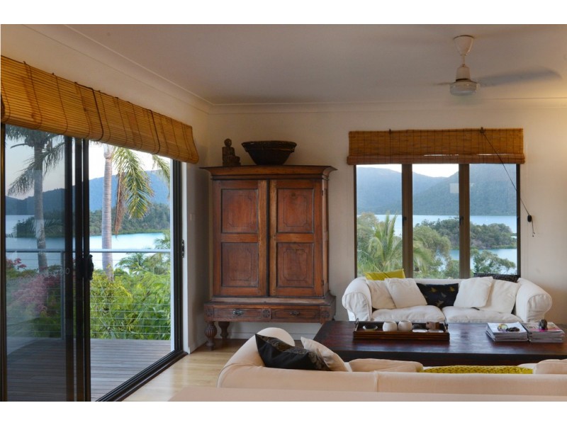 6 Shutehaven Close, Shute Harbour QLD 4802