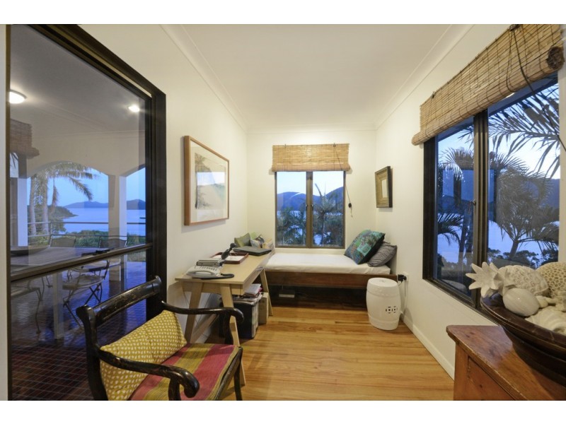 6 Shutehaven Close, Shute Harbour QLD 4802