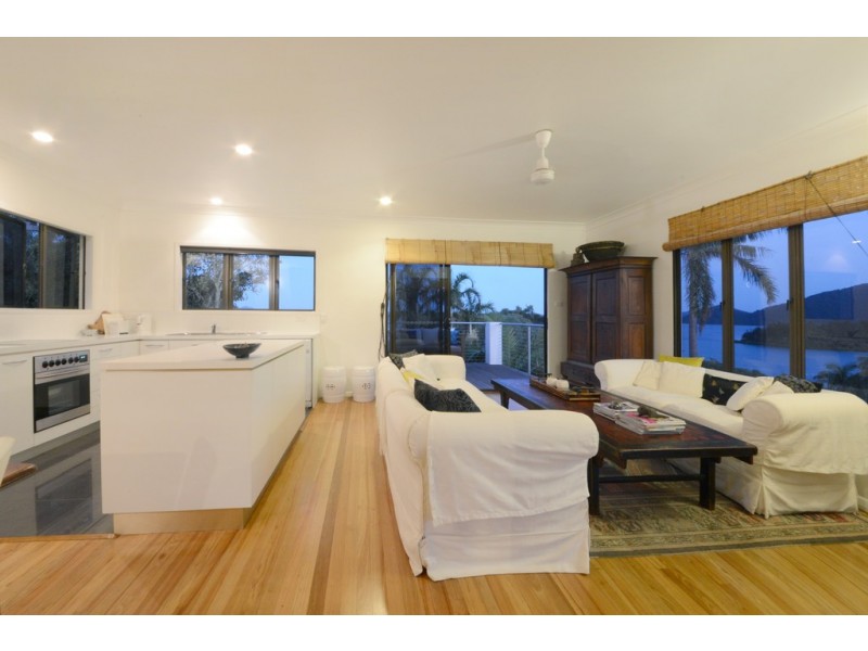 6 Shutehaven Close, Shute Harbour QLD 4802