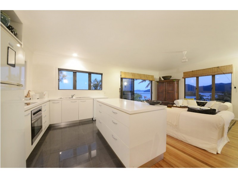 6 Shutehaven Close, Shute Harbour QLD 4802