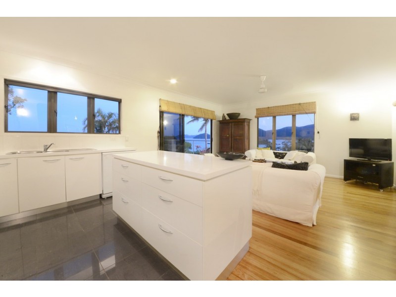 6 Shutehaven Close, Shute Harbour QLD 4802