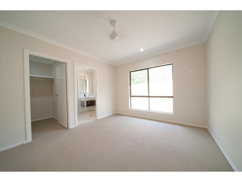 27 Twin Creek Court, Cannonvale QLD 4802