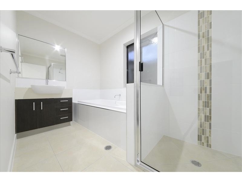 27 Twin Creek Court, Cannonvale QLD 4802