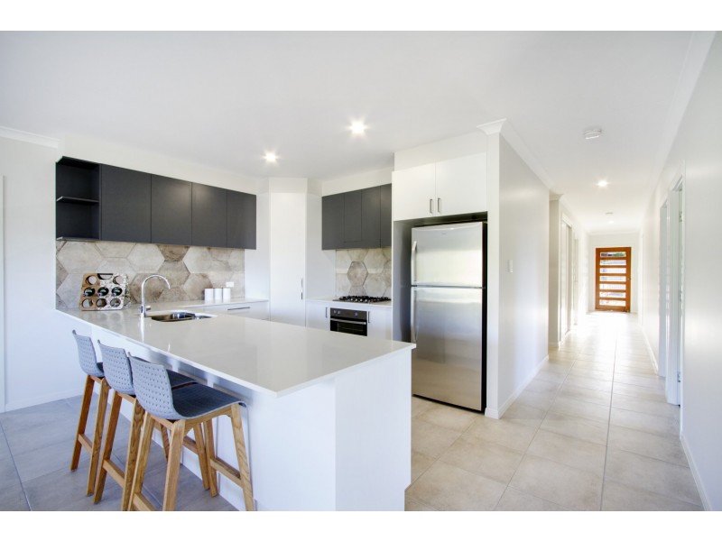 9 Parker Road, Cannonvale QLD 4802