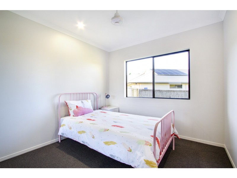 9 Parker Road, Cannonvale QLD 4802