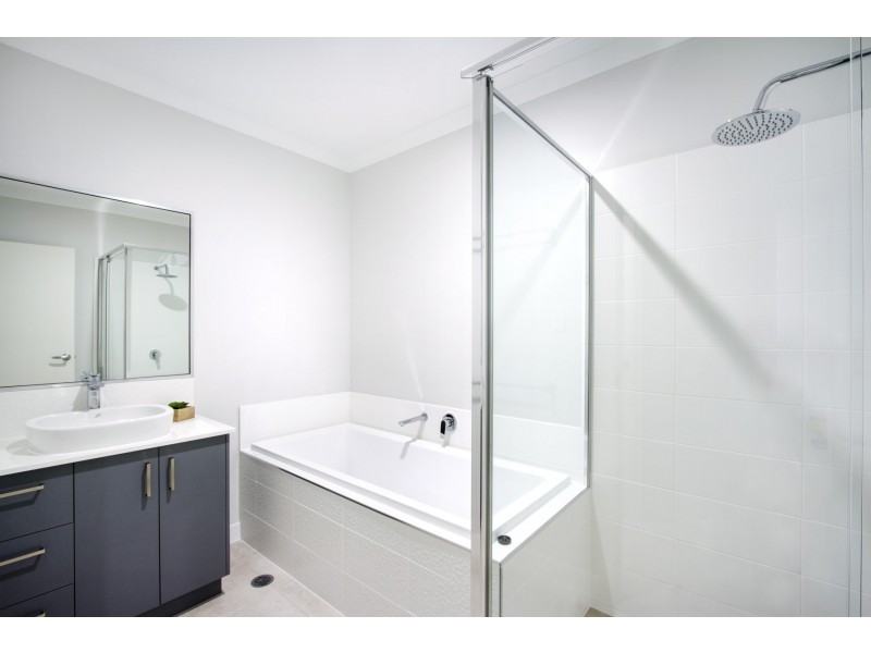 9 Parker Road, Cannonvale QLD 4802