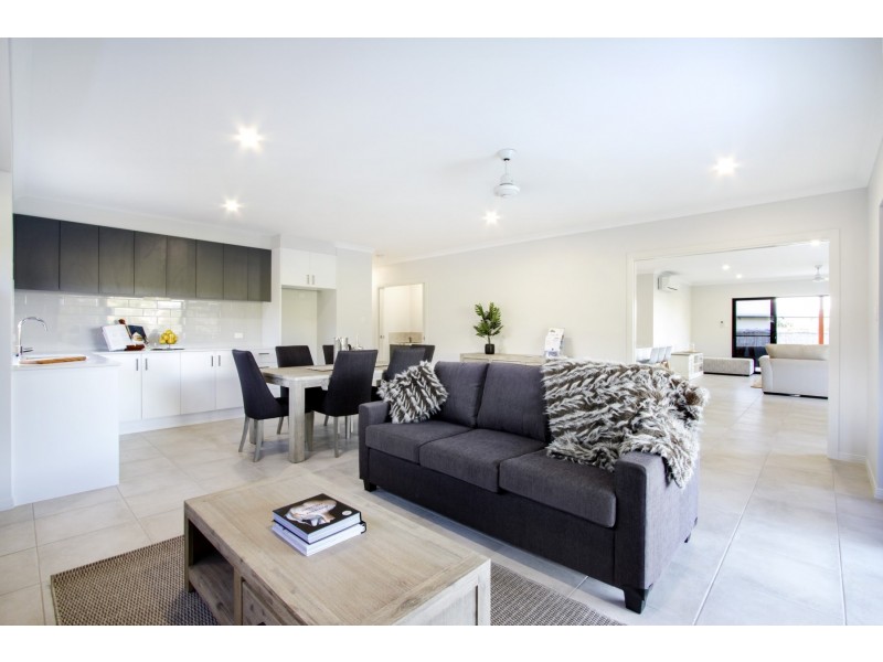 9 Parker Road, Cannonvale QLD 4802