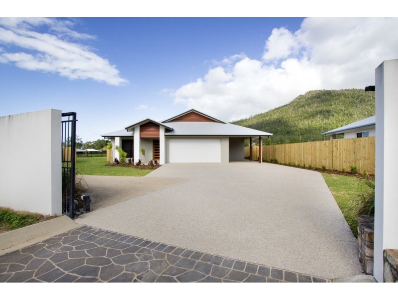 9 Parker Road, Cannonvale QLD 4802