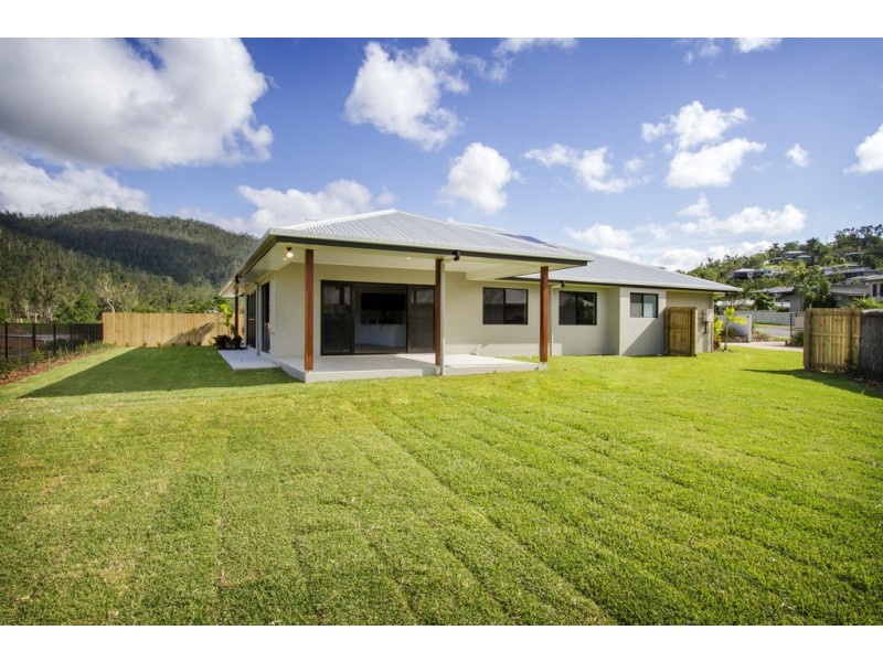 9 Parker Road, Cannonvale QLD 4802
