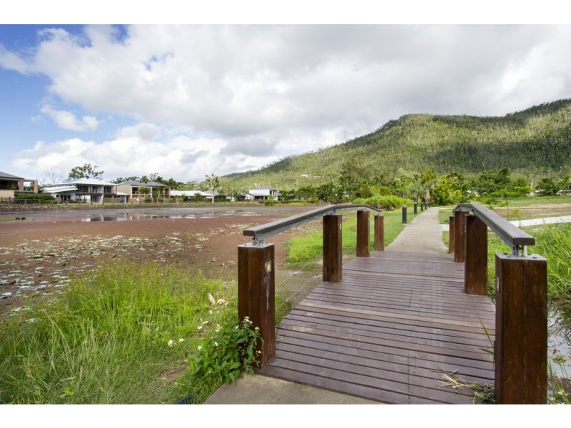 9 Parker Road, Cannonvale QLD 4802