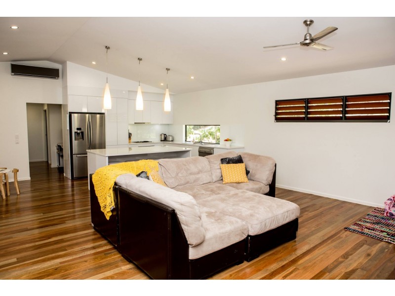 3 Raddle Court, Cannonvale QLD 4802