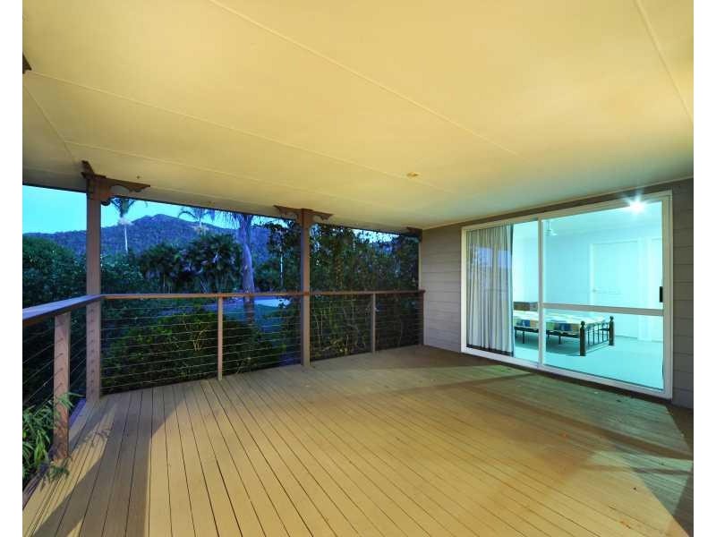 12 Hamilton Avenue, Cannonvale QLD 4802