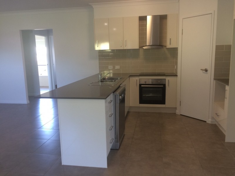 55 South Molle Blvd, Cannonvale QLD 4802