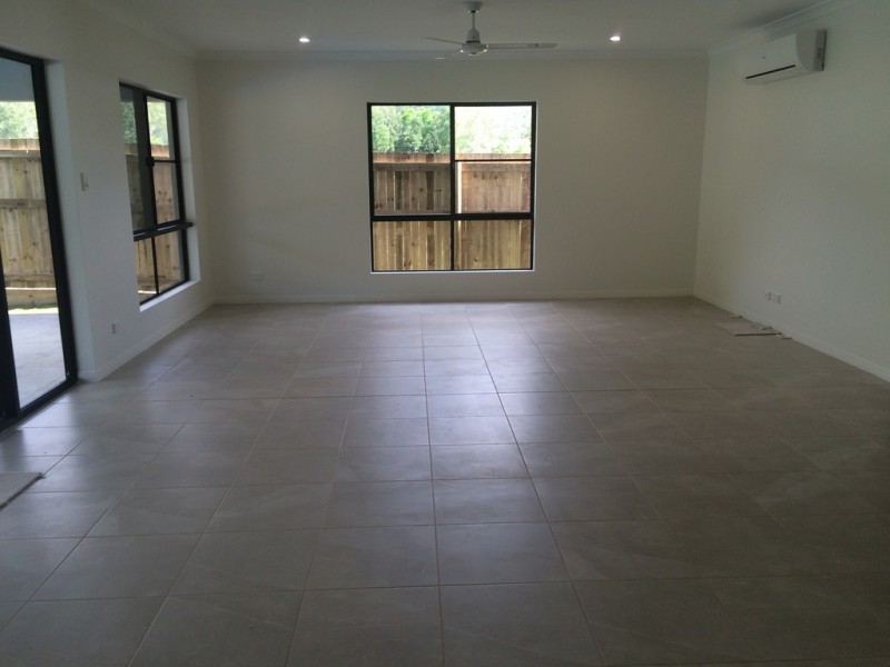 25 Trader Crescent, Cannonvale QLD 4802