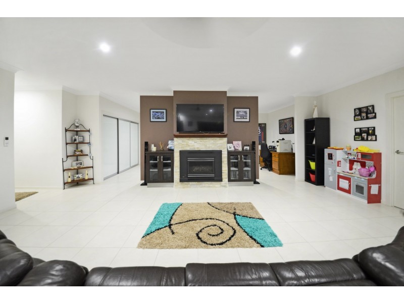 1 Remington Close, Mount Marlow QLD 4800