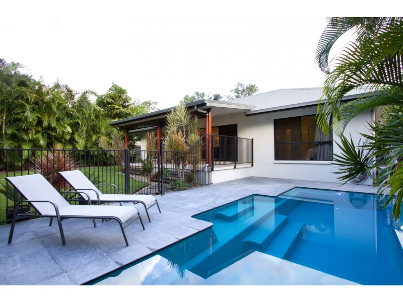 9 Ryben Court, Cannonvale QLD 4802