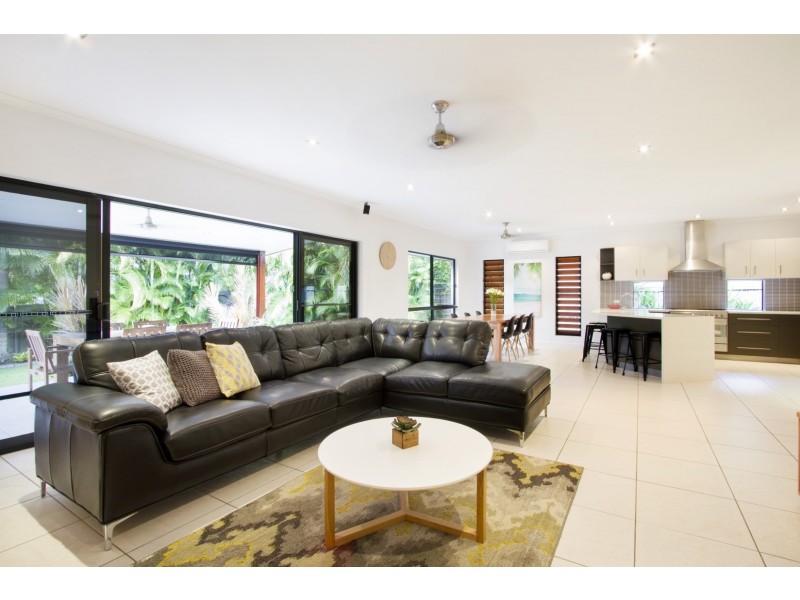 9 Ryben Court, Cannonvale QLD 4802