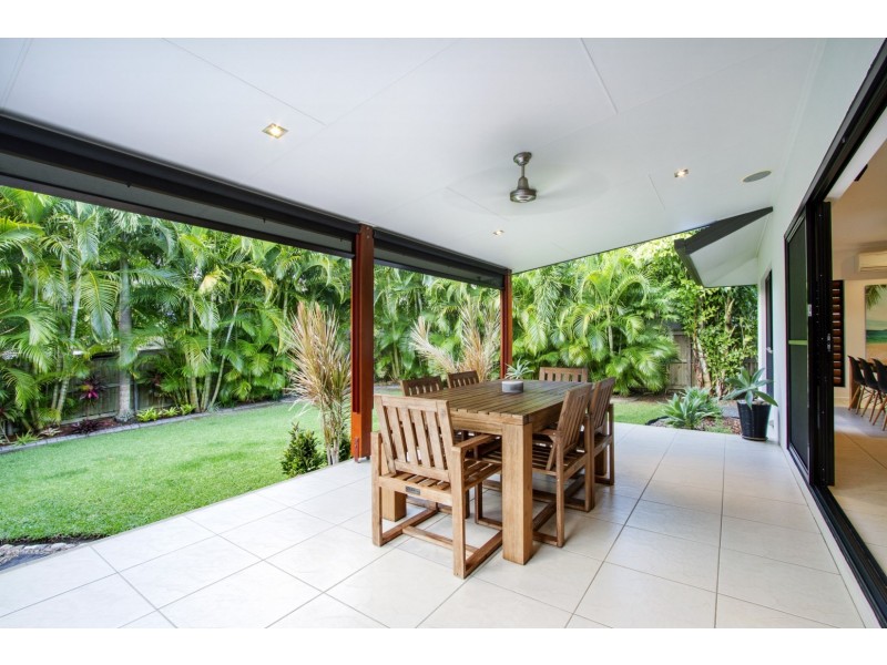 9 Ryben Court, Cannonvale QLD 4802