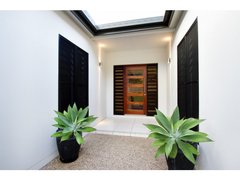 9 Ryben Court, Cannonvale QLD 4802