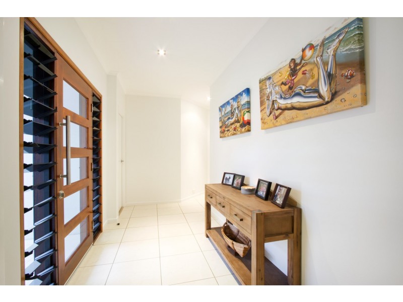 9 Ryben Court, Cannonvale QLD 4802