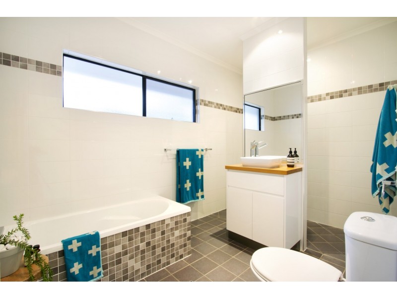 9 Ryben Court, Cannonvale QLD 4802