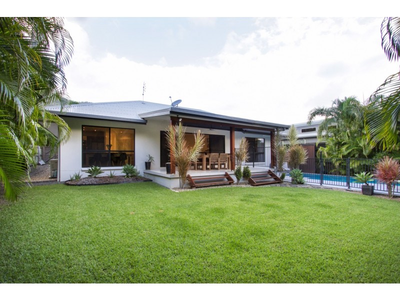 9 Ryben Court, Cannonvale QLD 4802