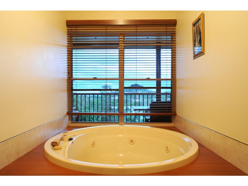 14 Country Road, Cannonvale QLD 4802