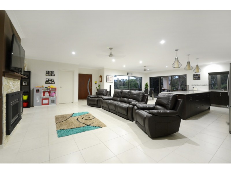 1 Remington Close, Mount Marlow QLD 4800