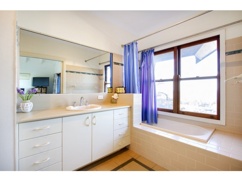 4/8 Golden Orchid Drive, Airlie Beach QLD 4802