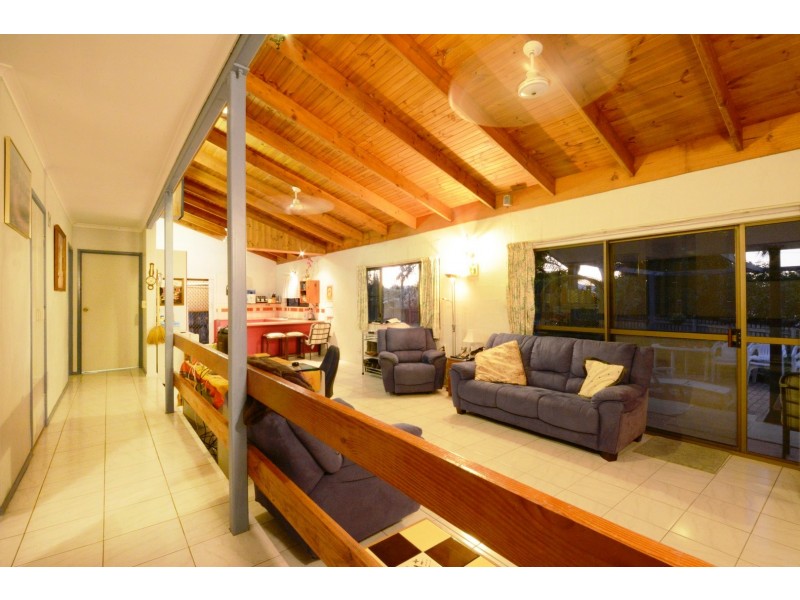 40 Tropic Road, Cannonvale QLD 4802