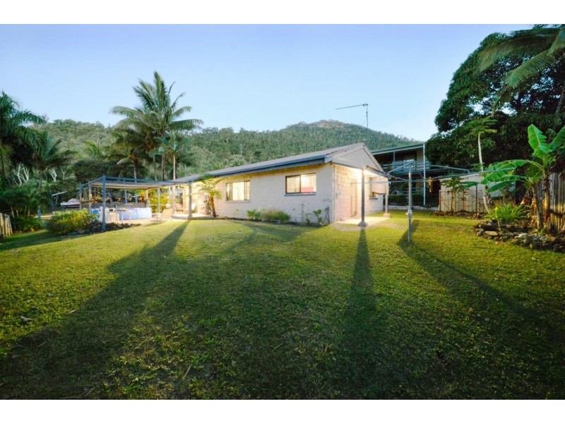 40 Tropic Road, Cannonvale QLD 4802