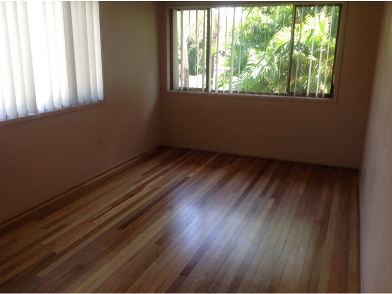 5 Iluka Street, Cannonvale QLD 4802