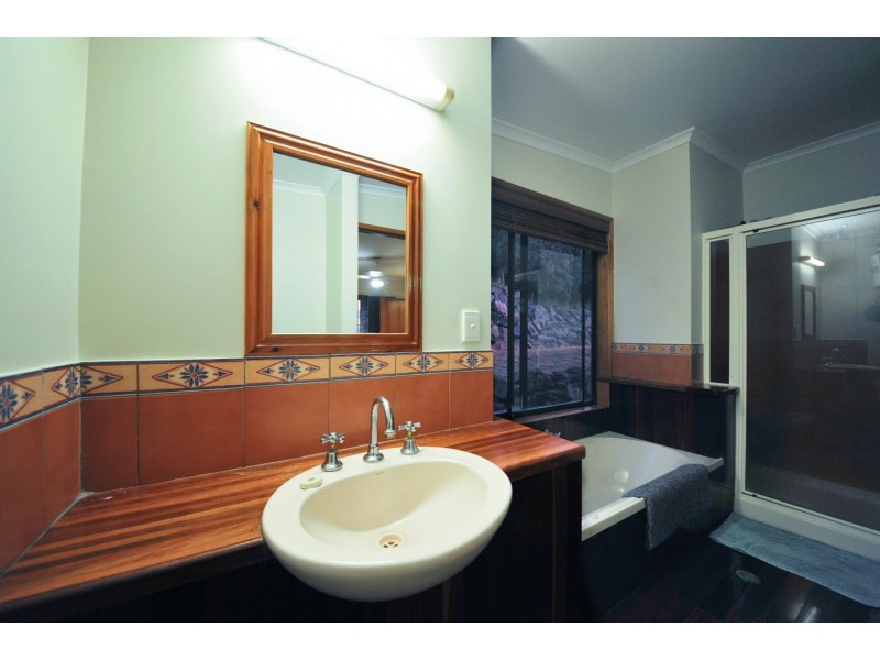40 Parkwood Terrace, Cannonvale QLD 4802