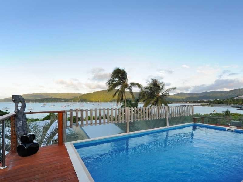 12 Ocean View Avenue, Airlie Beach QLD 4802