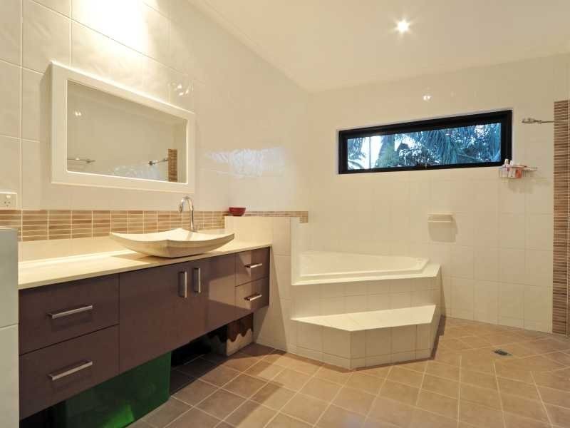 12 Ocean View Avenue, Airlie Beach QLD 4802