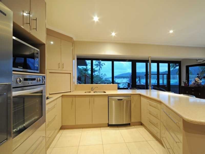 12 Ocean View Avenue, Airlie Beach QLD 4802