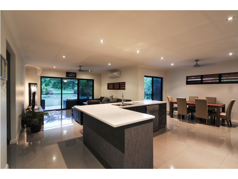 80 Abell Road, Cannonvale QLD 4802