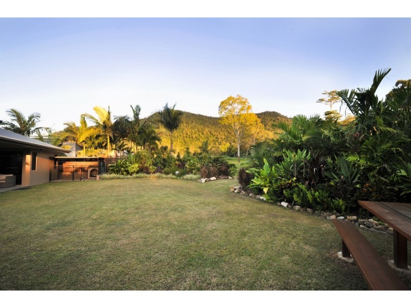 80 Abell Road, Cannonvale QLD 4802