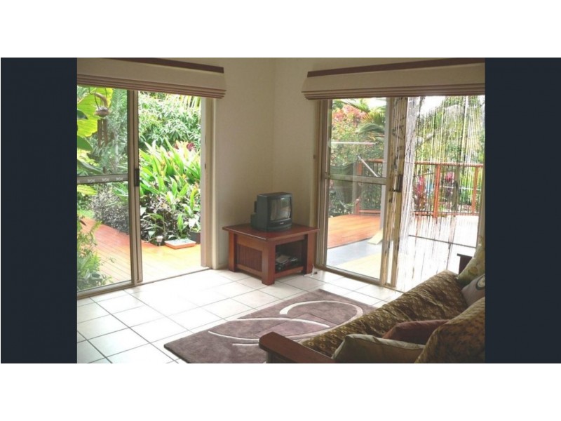 13 Hamilton Ave, Cannonvale QLD 4802