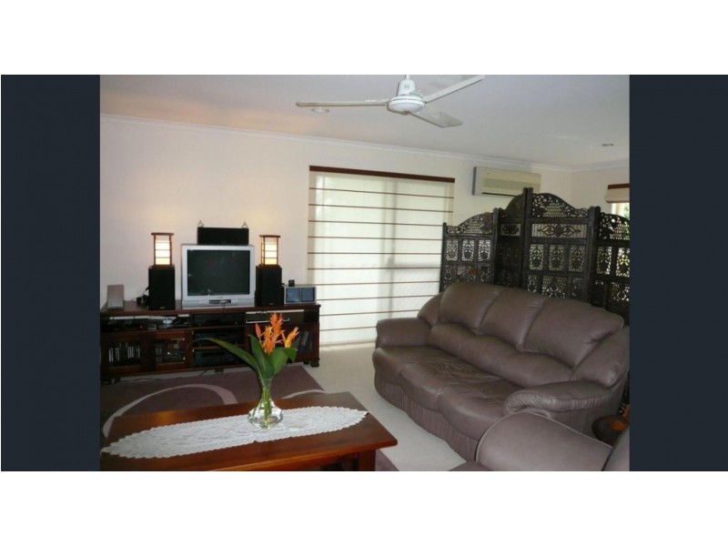 13 Hamilton Ave, Cannonvale QLD 4802